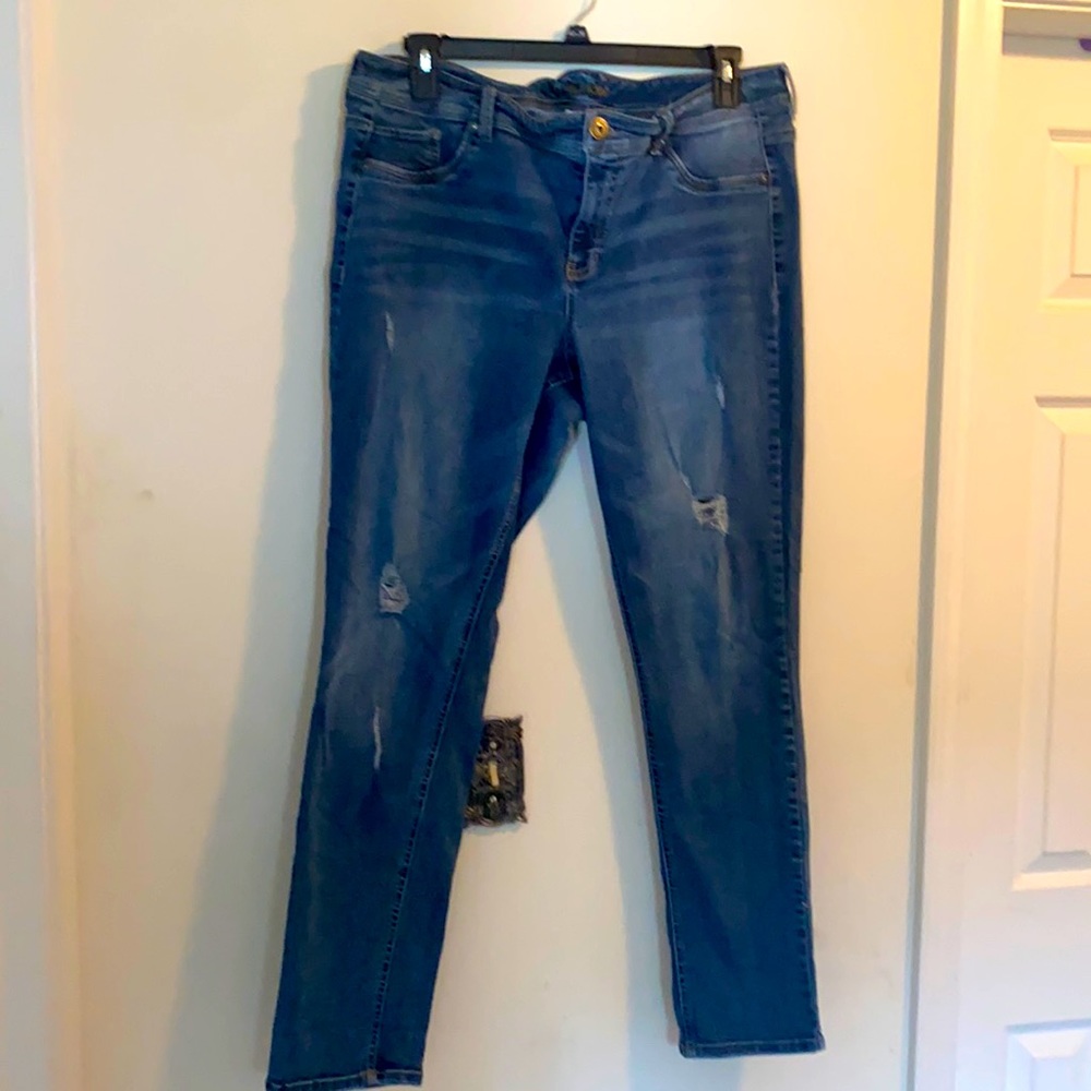Maurices Distressed Jeans Size 20